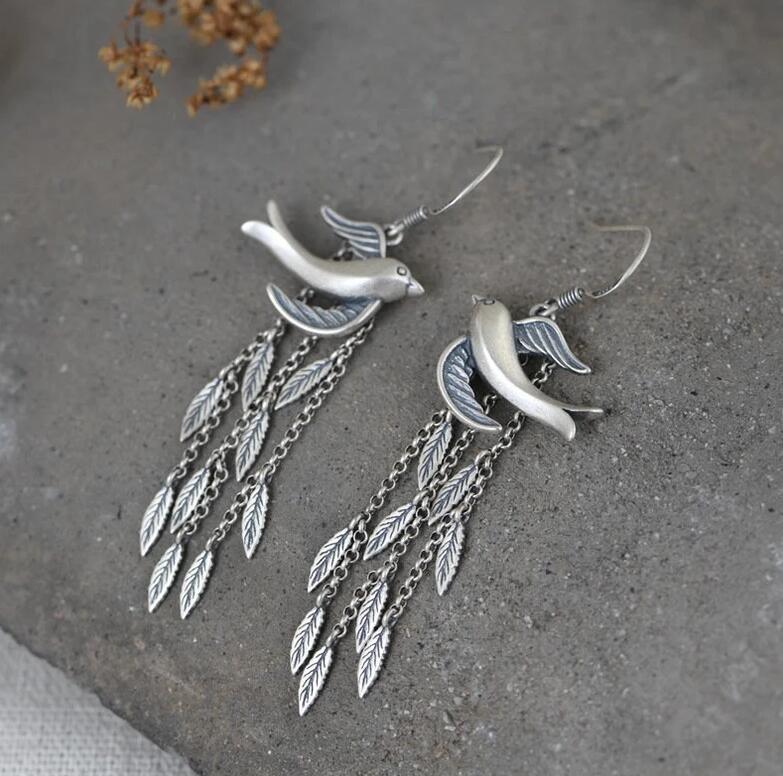 Retro Minimalist Design Leafy Artistic Earrings For Women With An Elegant Vibe